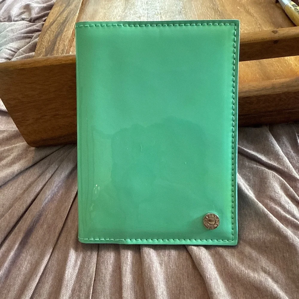 Tiffany and Co passport‎ holder. NWT . Retail .550